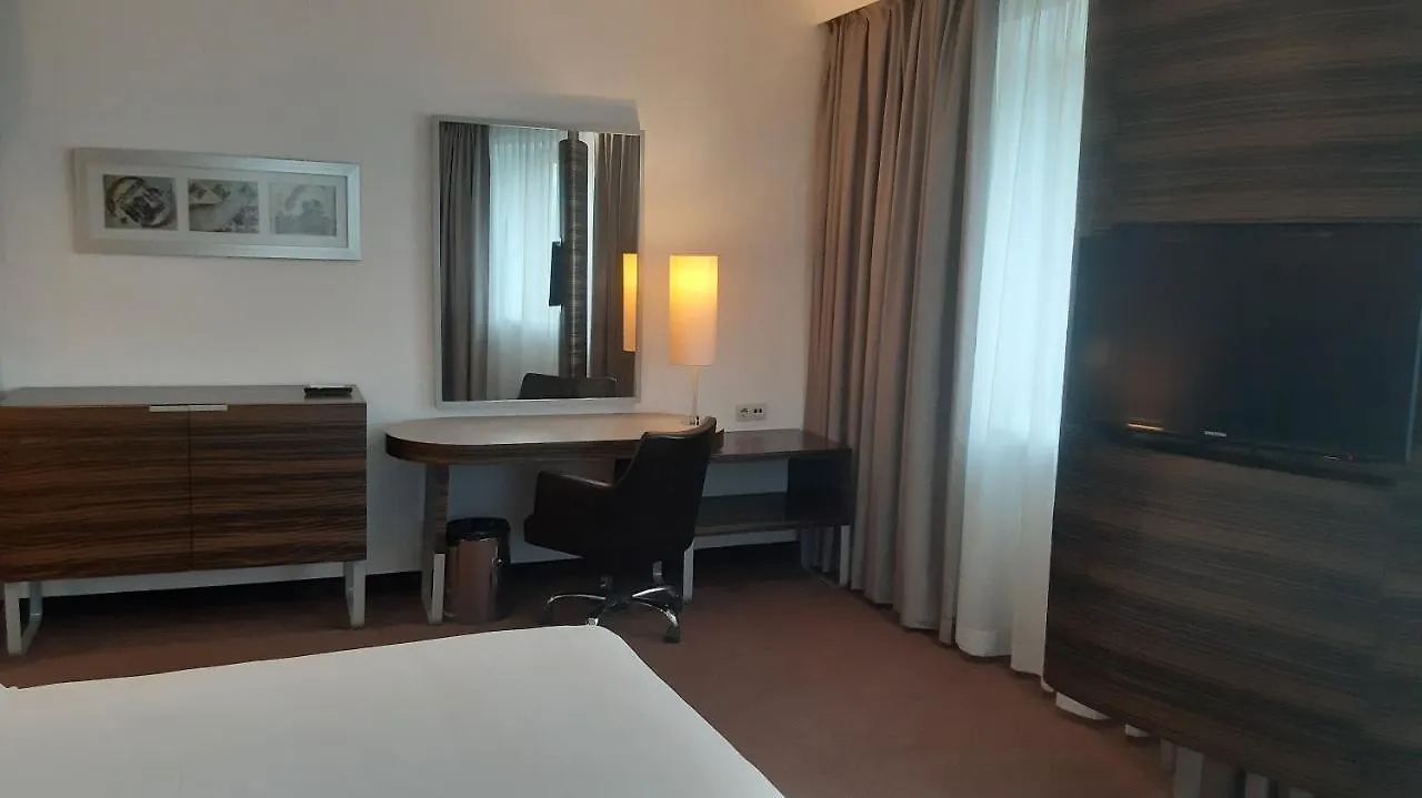 Otel Holiday Inn Almaty By Ihg