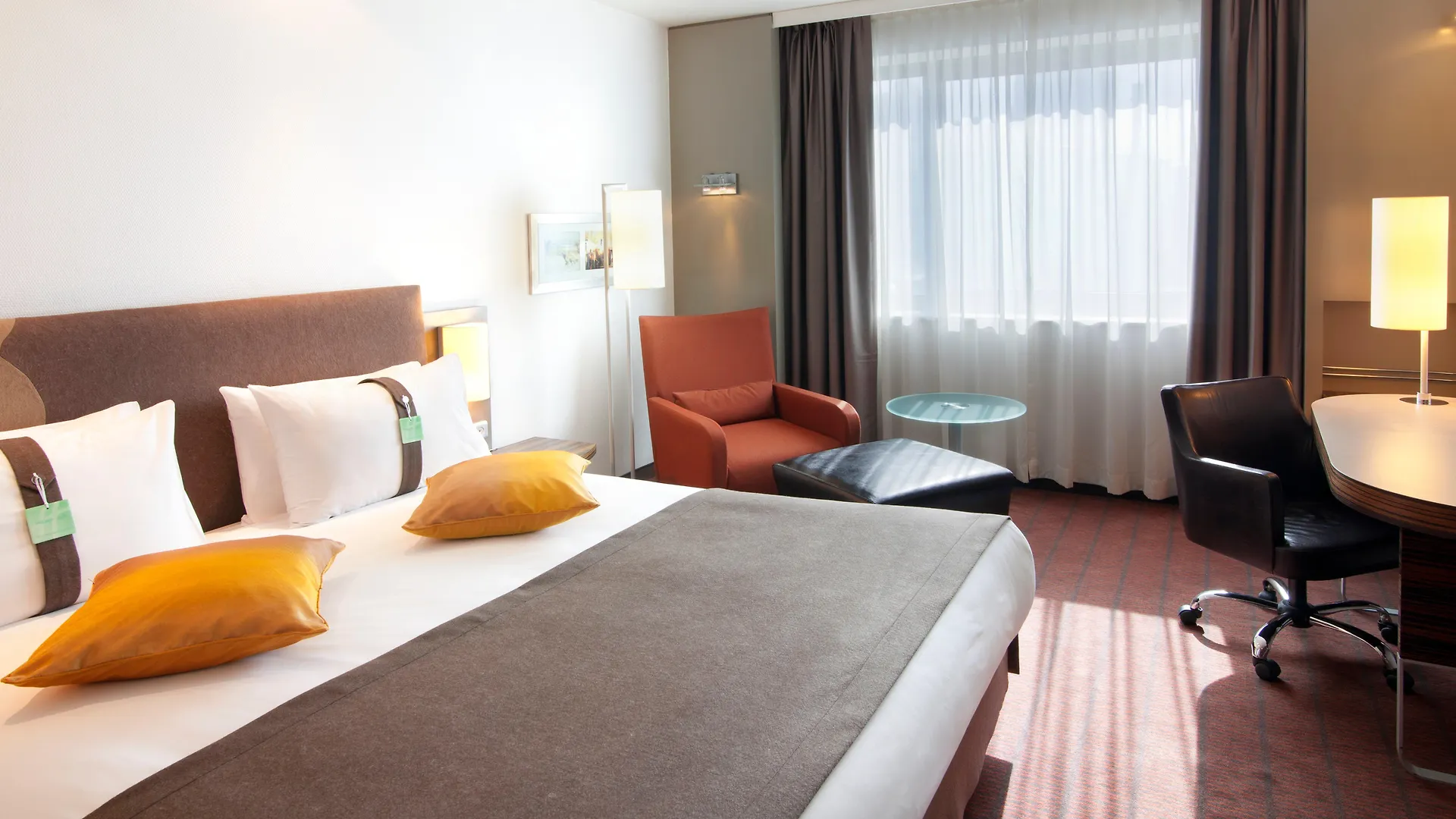 Otel Holiday Inn Almaty By Ihg