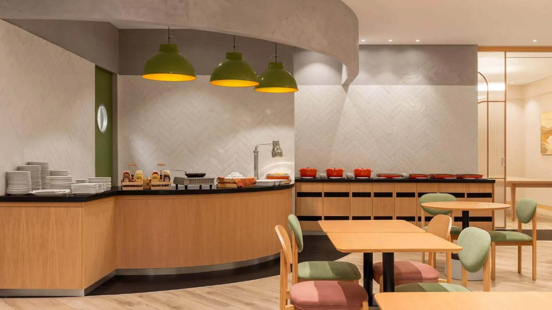 Hotell Holiday Inn Almaty By Ihg