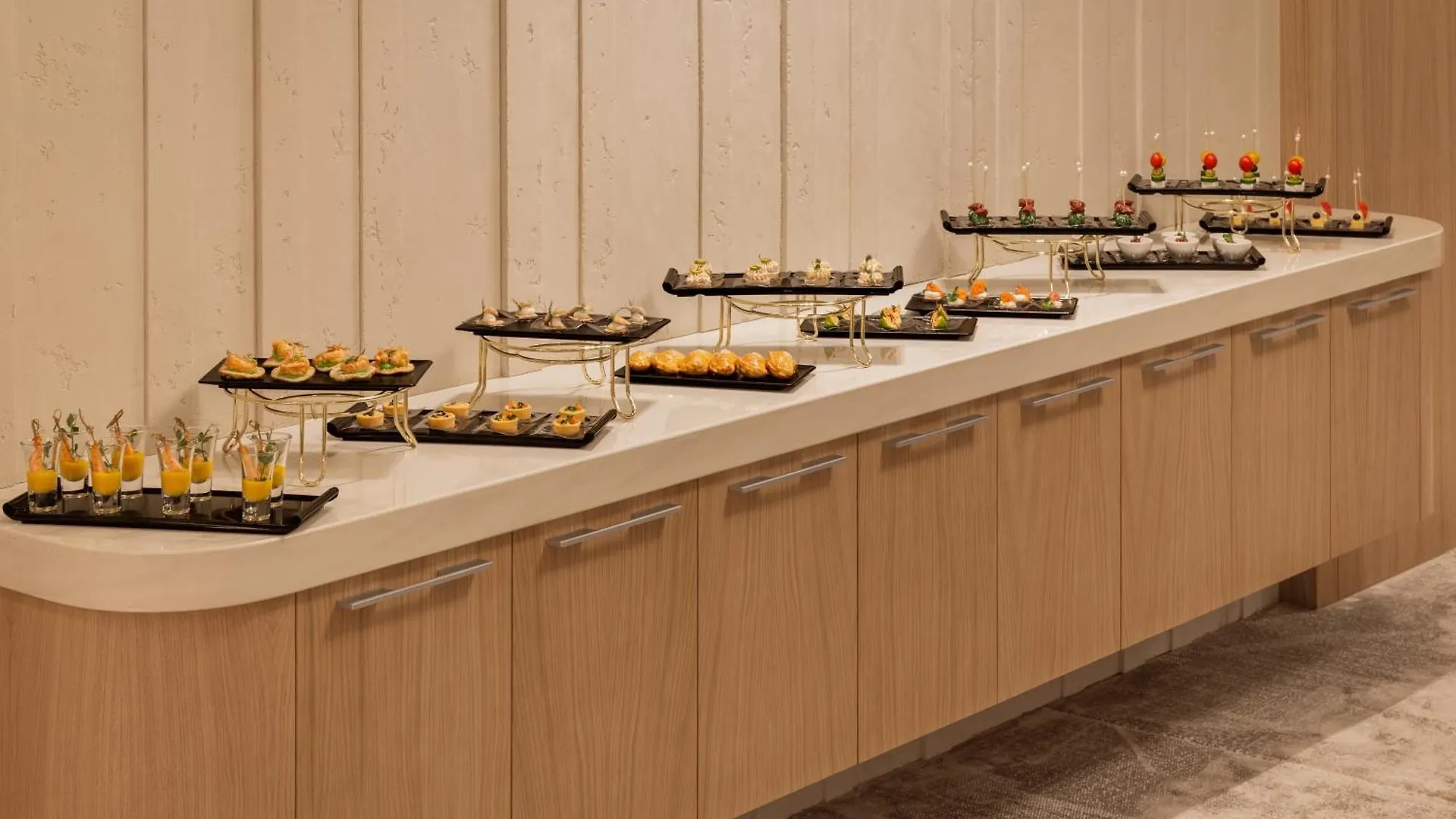 Hotel Holiday Inn Almaty By Ihg