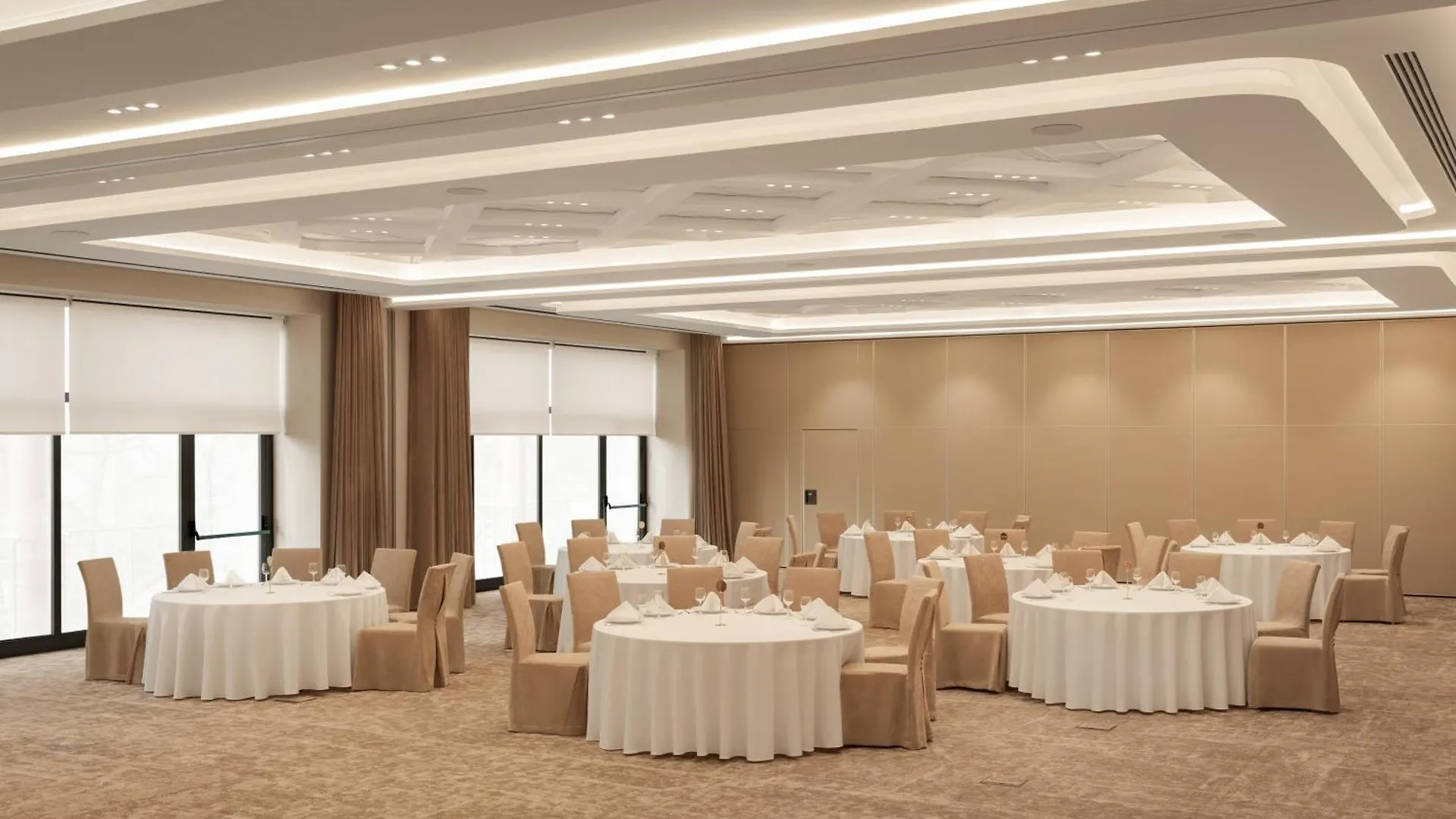 Holiday Inn Almaty By Ihg 4*,