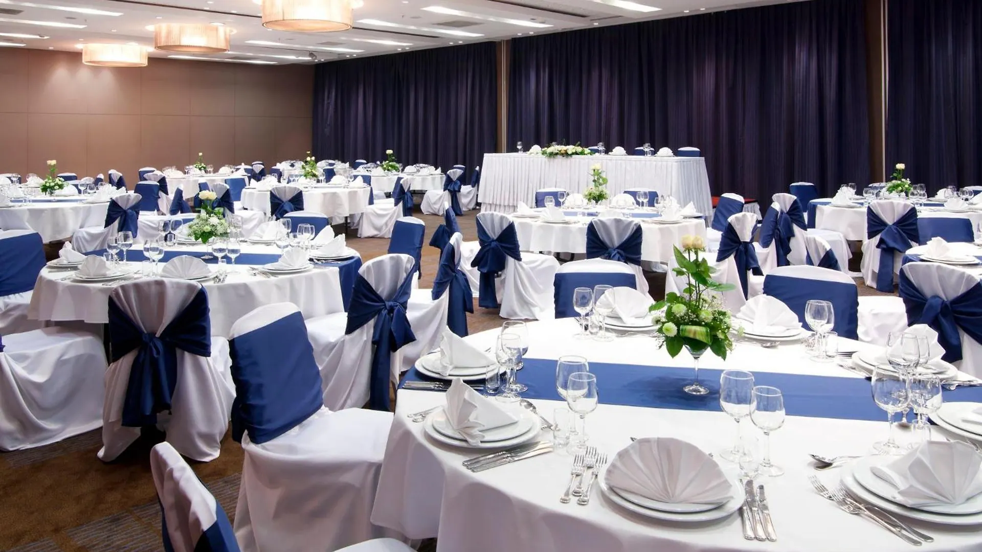 Holiday Inn Almaty By Ihg Hotell
