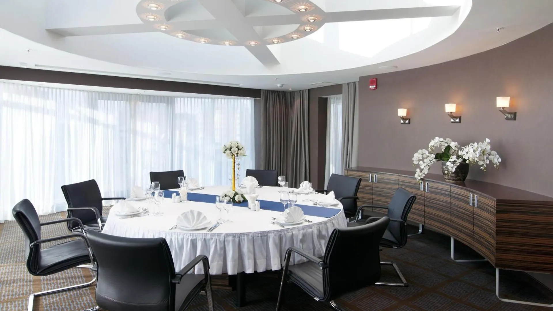 Holiday Inn Almaty By Ihg 4*,  Kazakistan