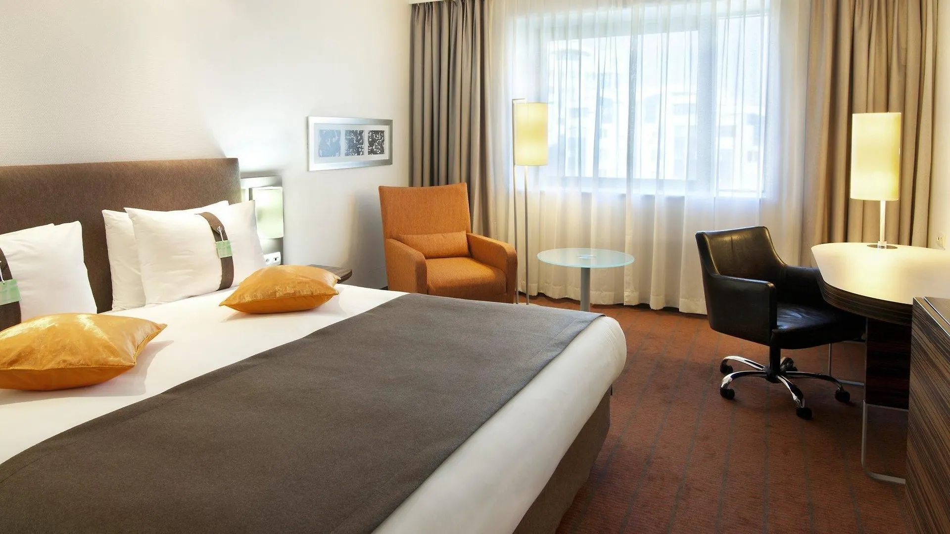 Hotel Holiday Inn Almaty By Ihg