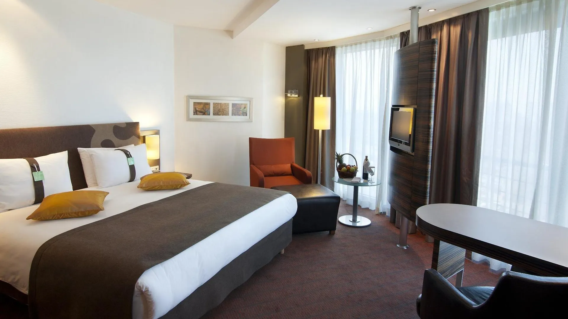 Holiday Inn Almaty By Ihg 4*,  Kazakistan